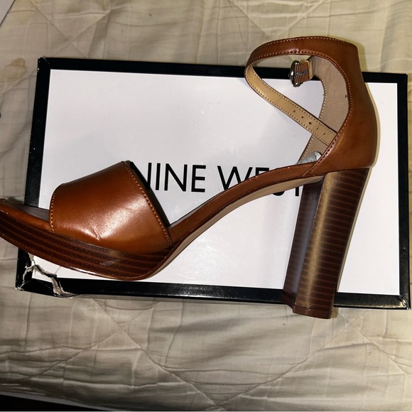 Brown Nine West heels - Picture 2 of 3